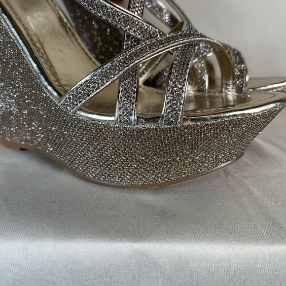 Elegant Silver Glitter Wedge Sandals - Picture 2 of 5